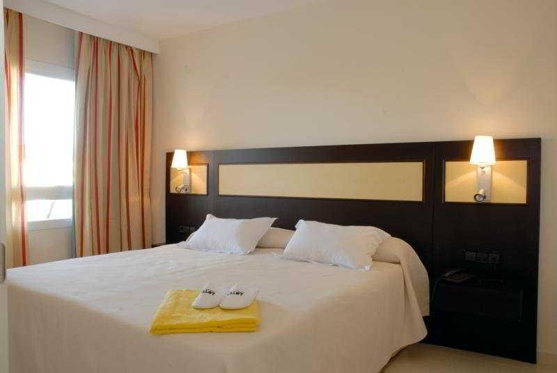 Hotel Illot Suites Кала Ратхада Екстериор снимка