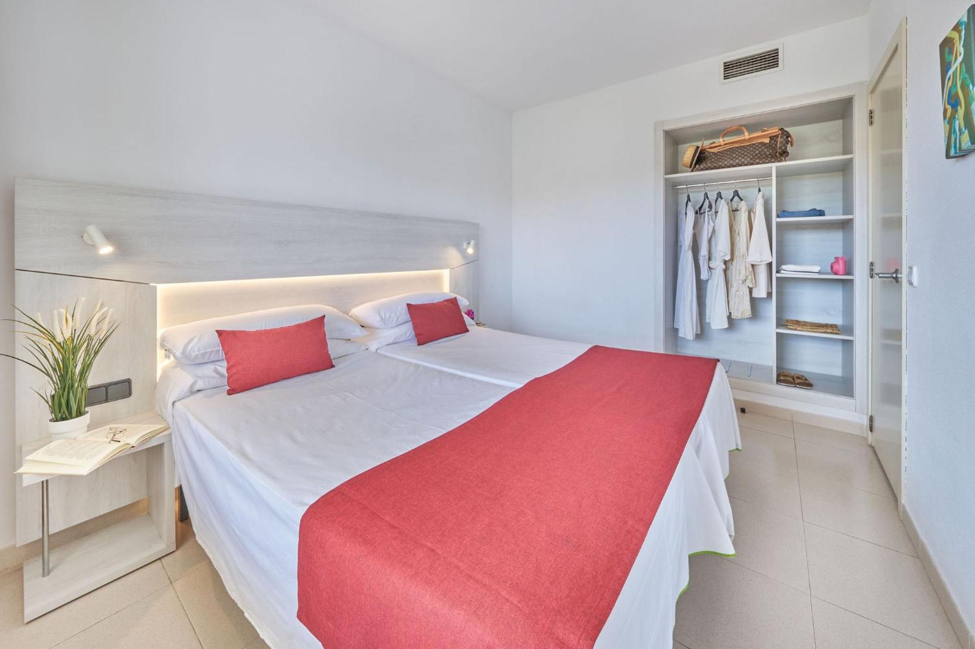 Hotel Illot Suites Кала Ратхада Екстериор снимка