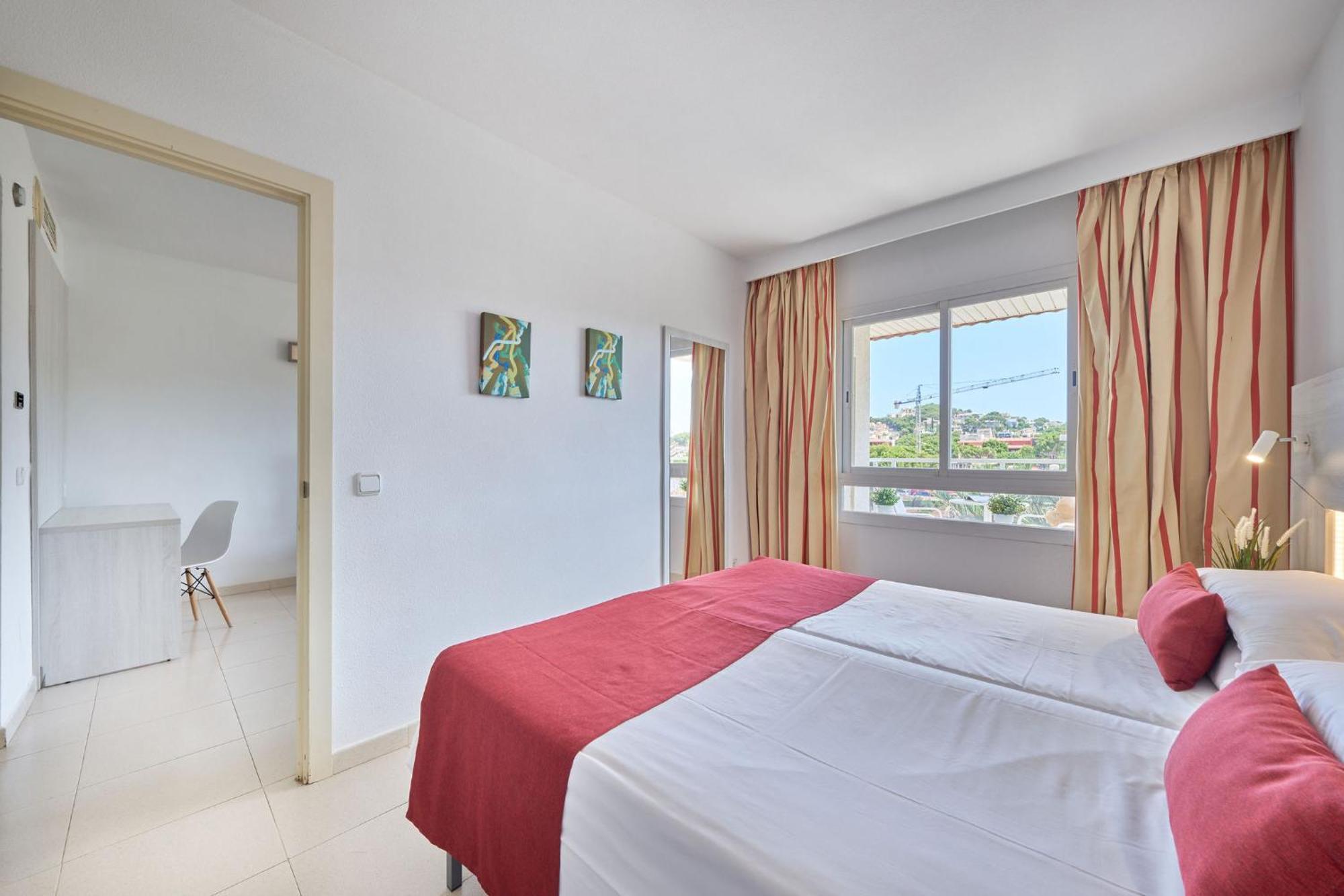 Hotel Illot Suites Кала Ратхада Екстериор снимка