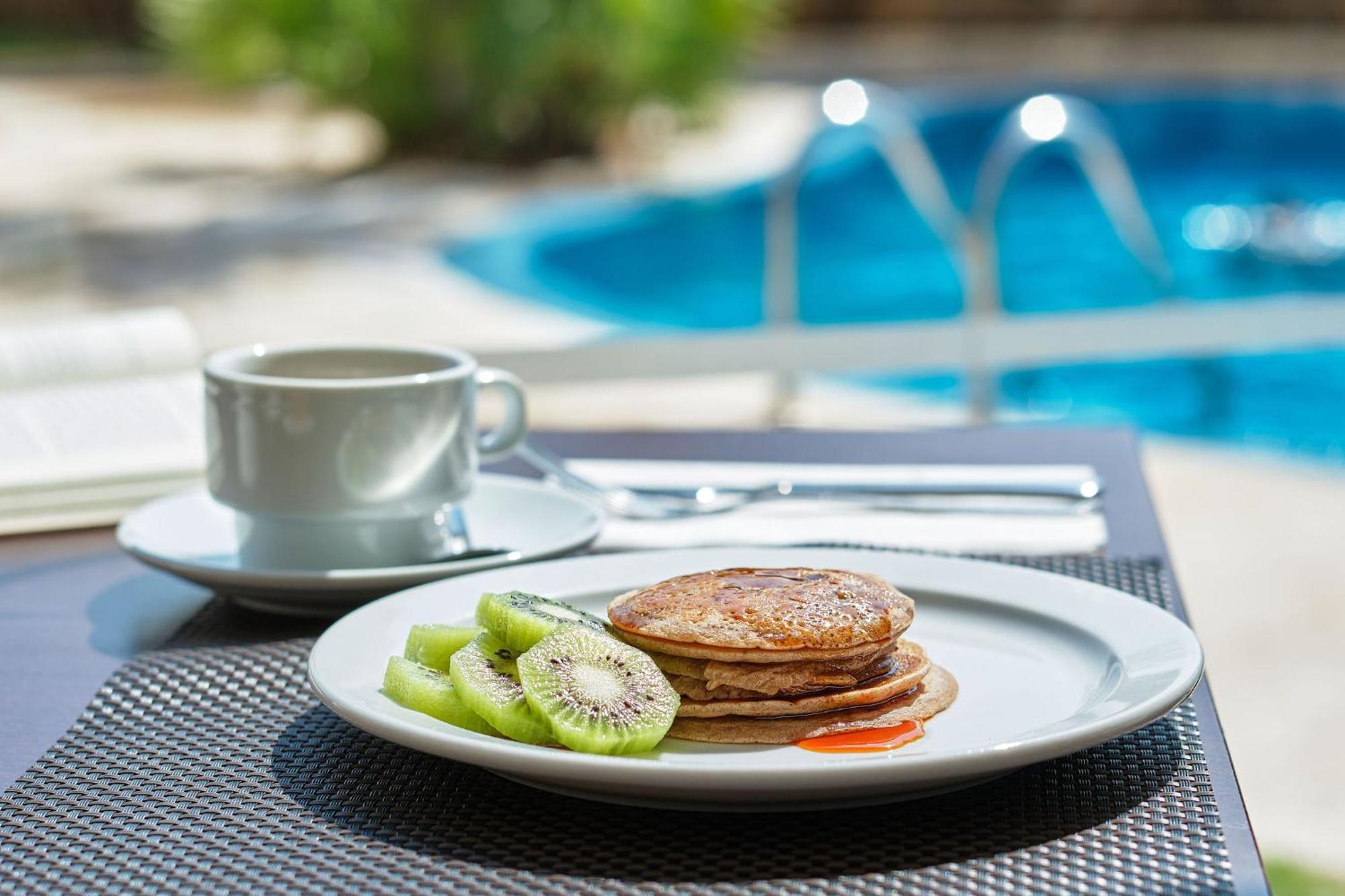 Hotel Illot Suites Кала Ратхада Екстериор снимка