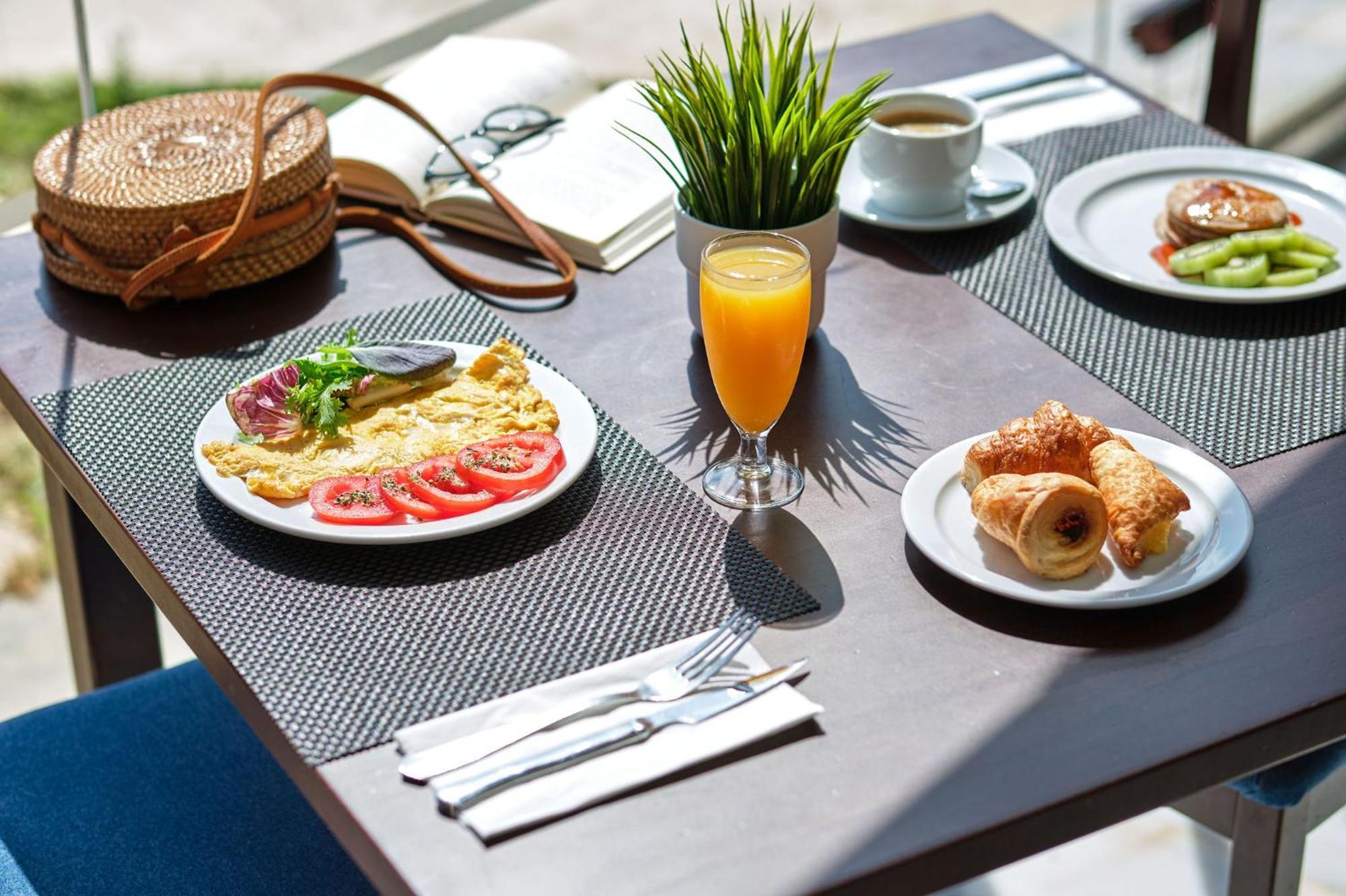 Hotel Illot Suites Кала Ратхада Екстериор снимка