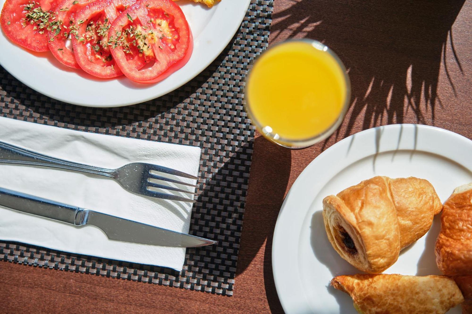 Hotel Illot Suites Кала Ратхада Екстериор снимка